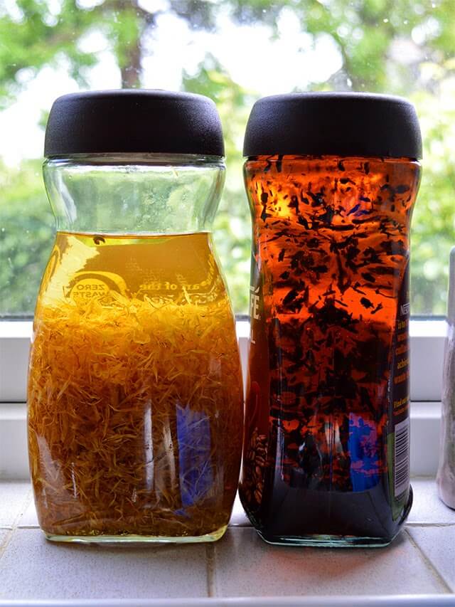 Use herbs, flowers, and plant extracts to make handmade and natural beauty products #beauty How to use homegrown plants and flowers to make beauty products